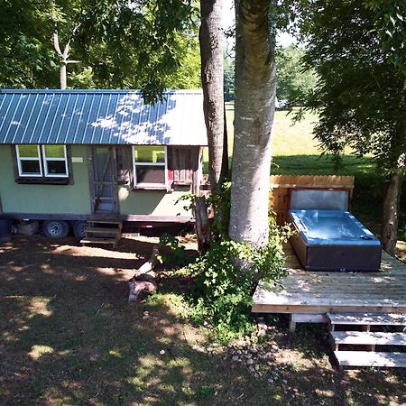 Creekwalk Inn Bed And Breakfast With Cabins Cosby エクステリア 写真