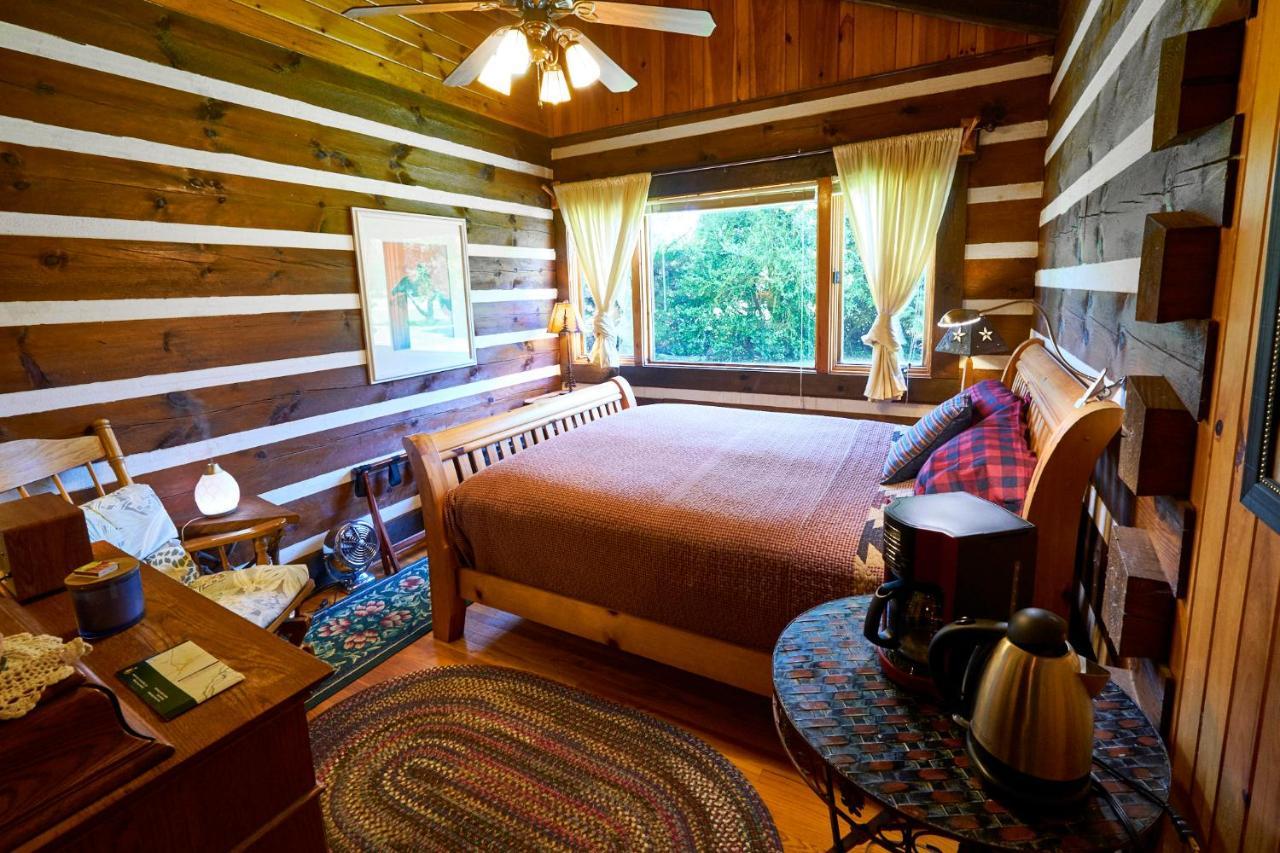 Creekwalk Inn Bed And Breakfast With Cabins Cosby エクステリア 写真