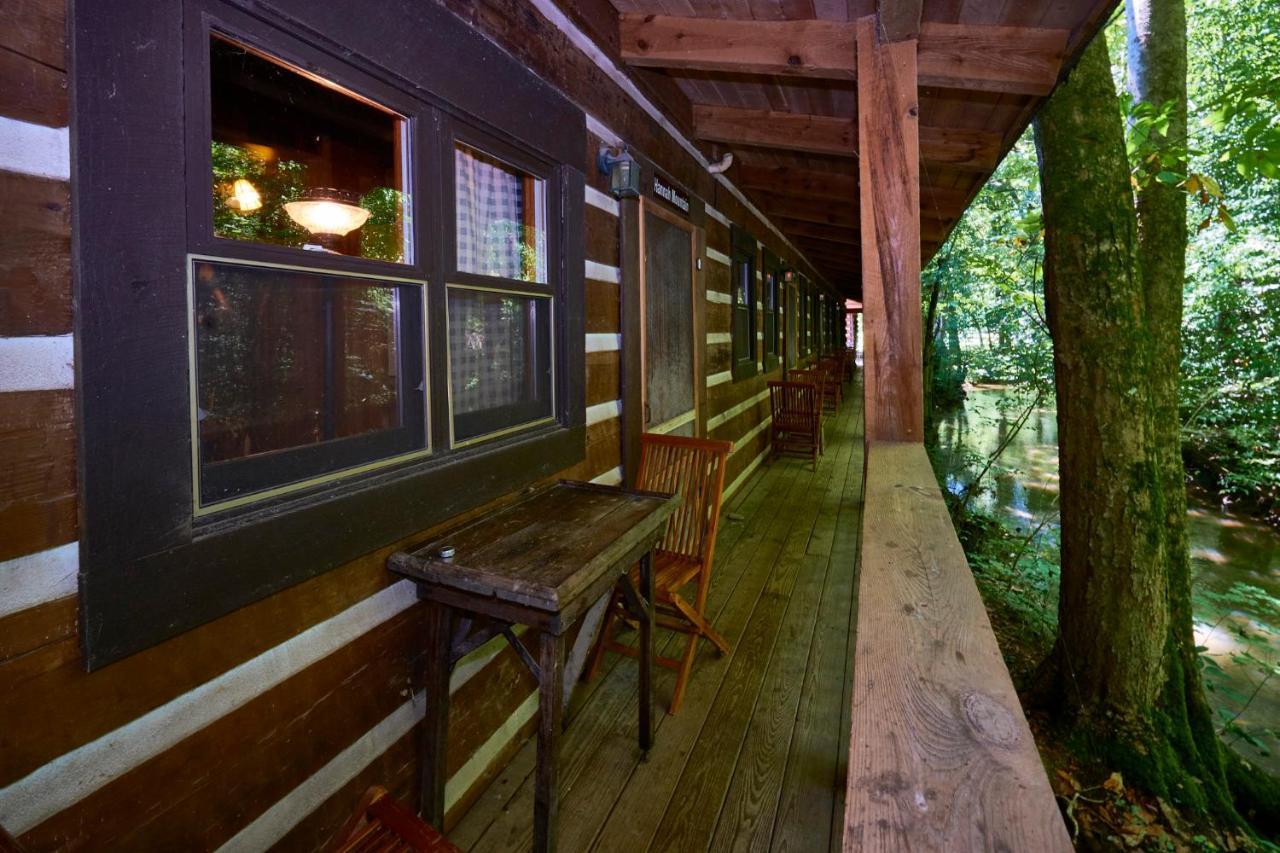 Creekwalk Inn Bed And Breakfast With Cabins Cosby エクステリア 写真