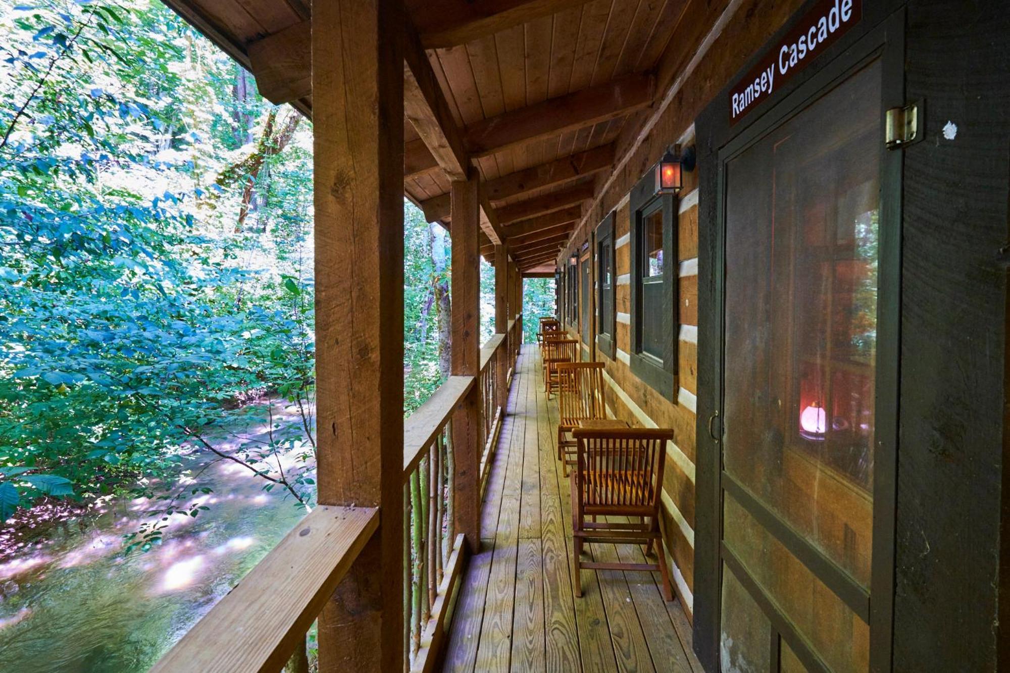 Creekwalk Inn Bed And Breakfast With Cabins Cosby エクステリア 写真