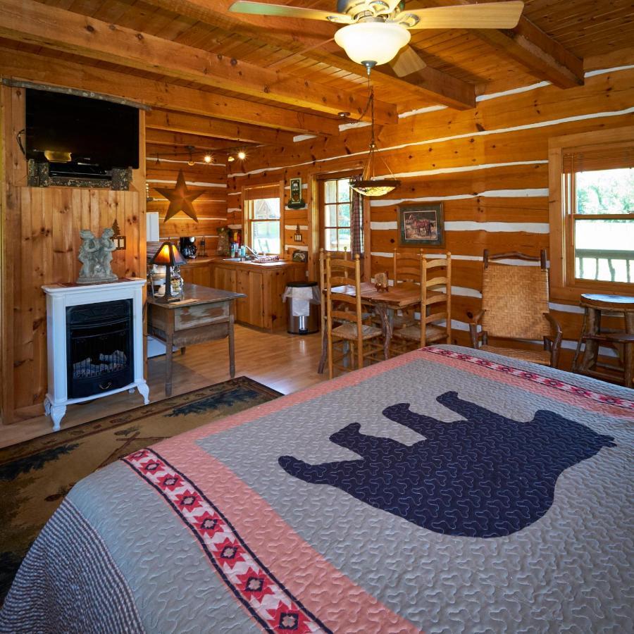 Creekwalk Inn Bed And Breakfast With Cabins Cosby エクステリア 写真