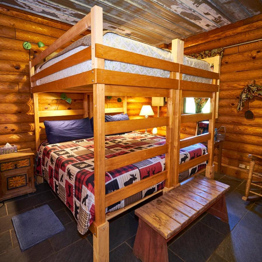 Creekwalk Inn Bed And Breakfast With Cabins Cosby エクステリア 写真
