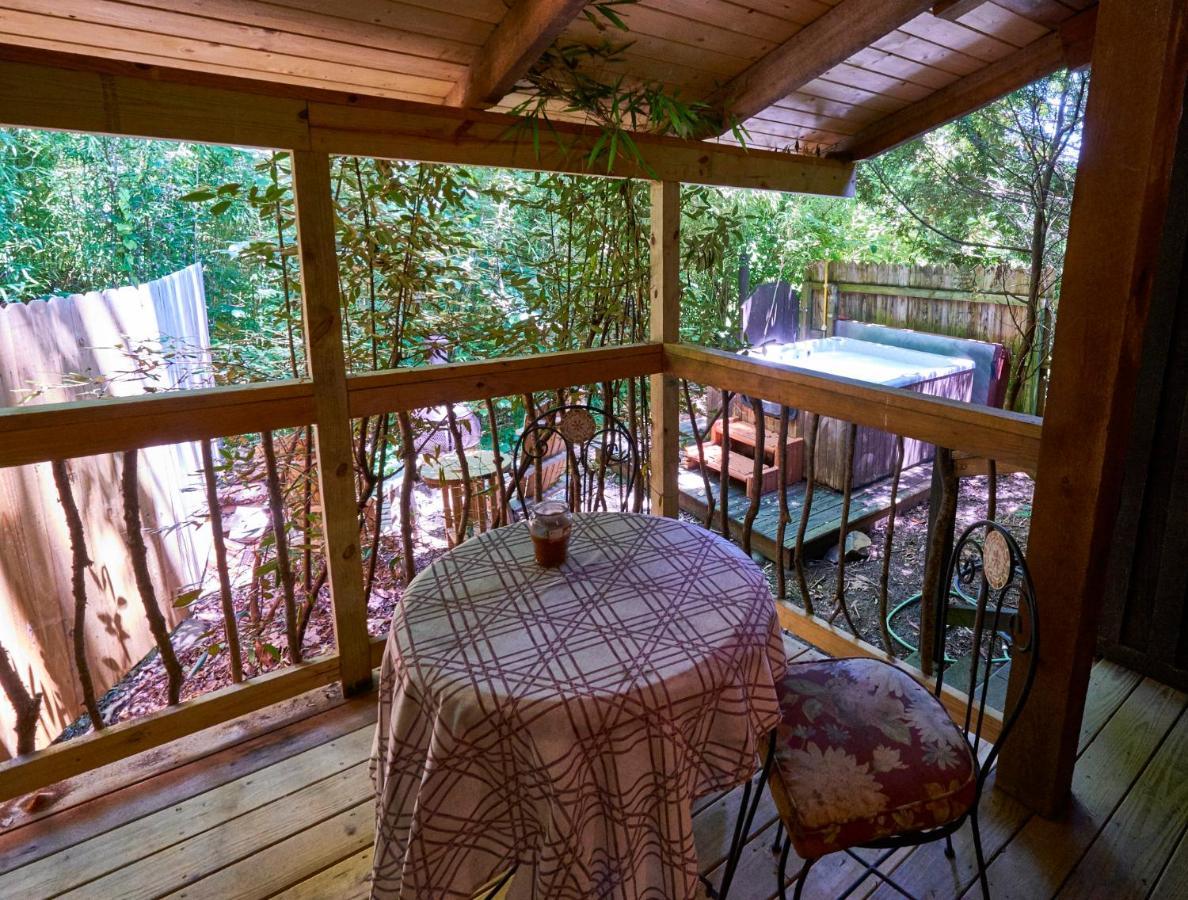 Creekwalk Inn Bed And Breakfast With Cabins Cosby エクステリア 写真