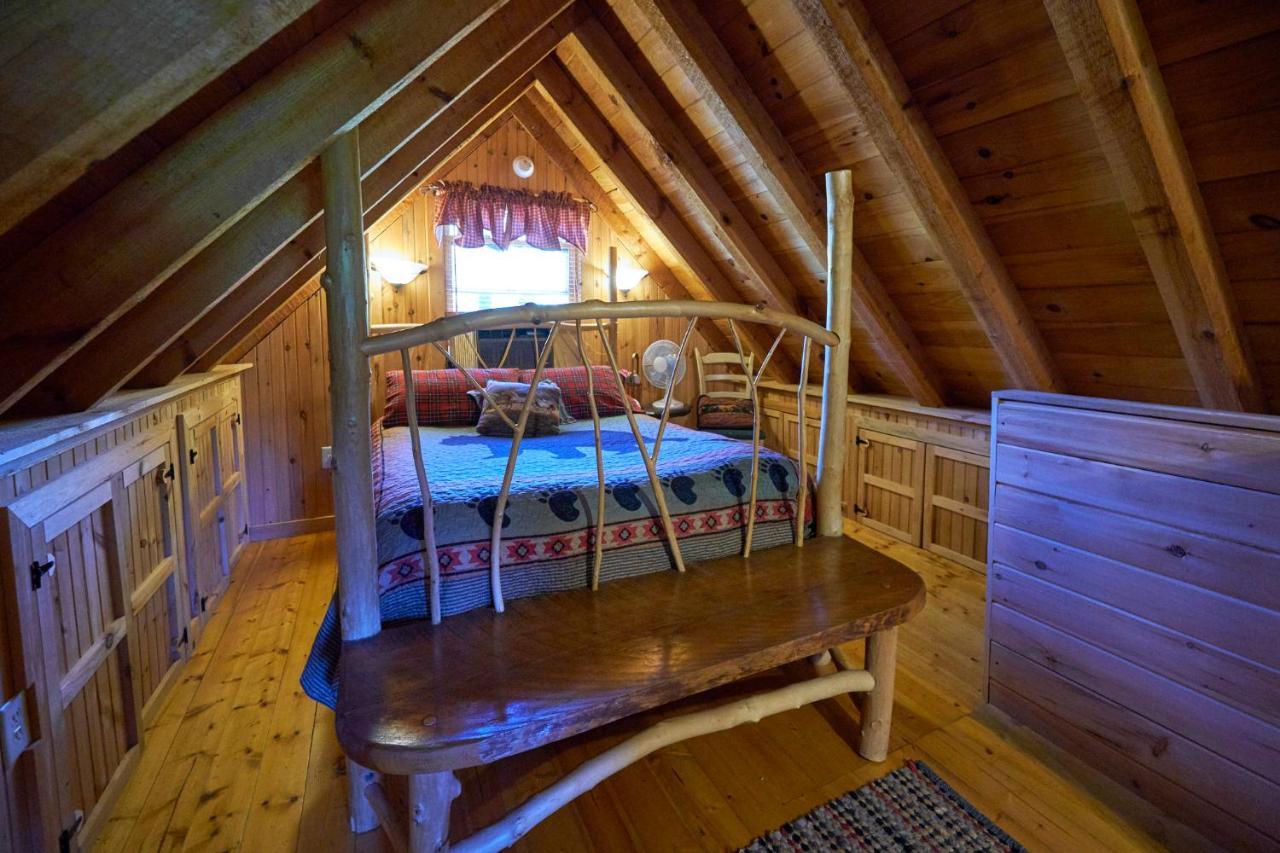 Creekwalk Inn Bed And Breakfast With Cabins Cosby エクステリア 写真
