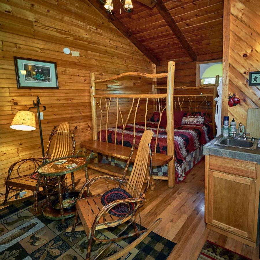 Creekwalk Inn Bed And Breakfast With Cabins Cosby エクステリア 写真