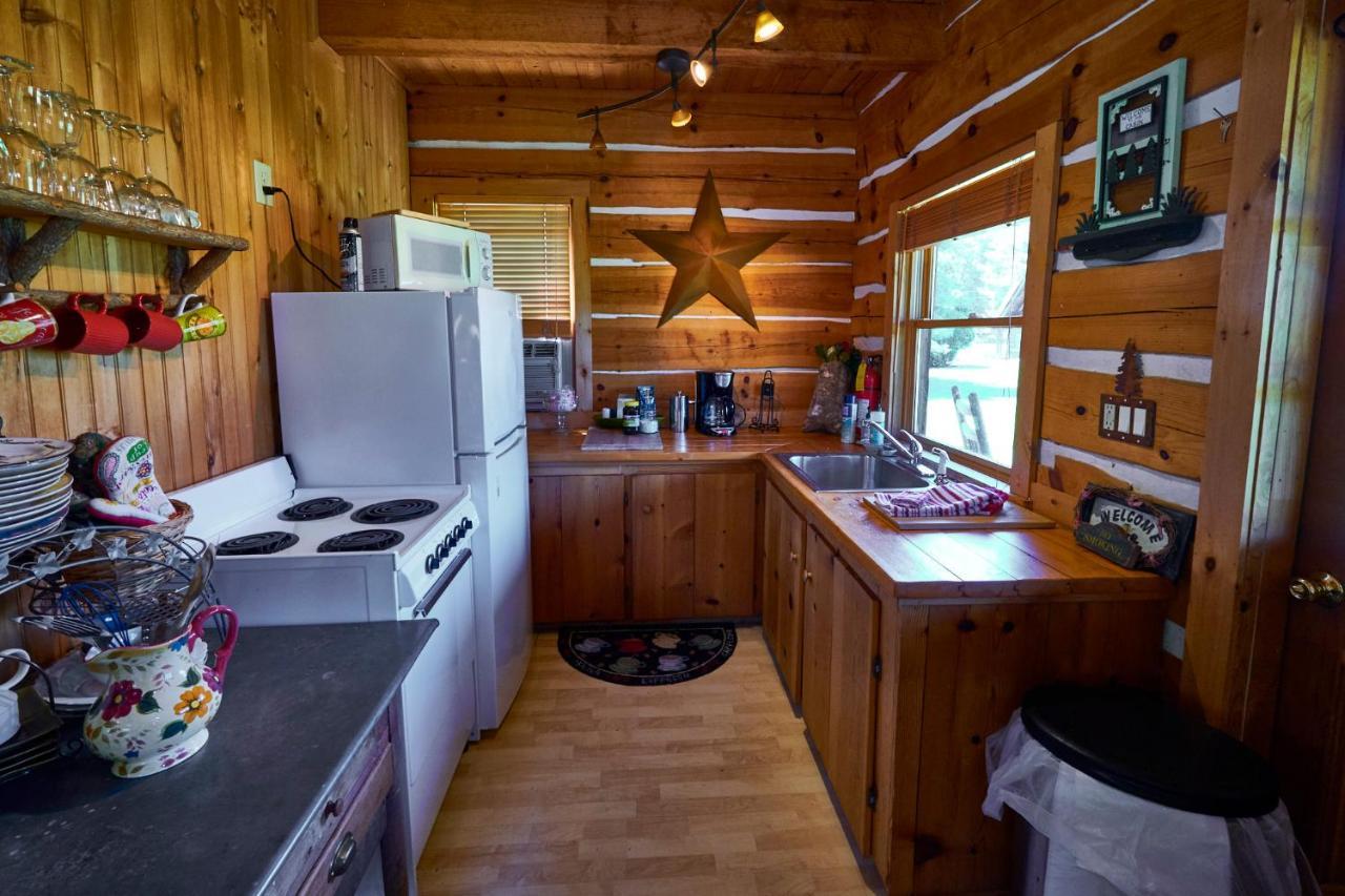 Creekwalk Inn Bed And Breakfast With Cabins Cosby エクステリア 写真