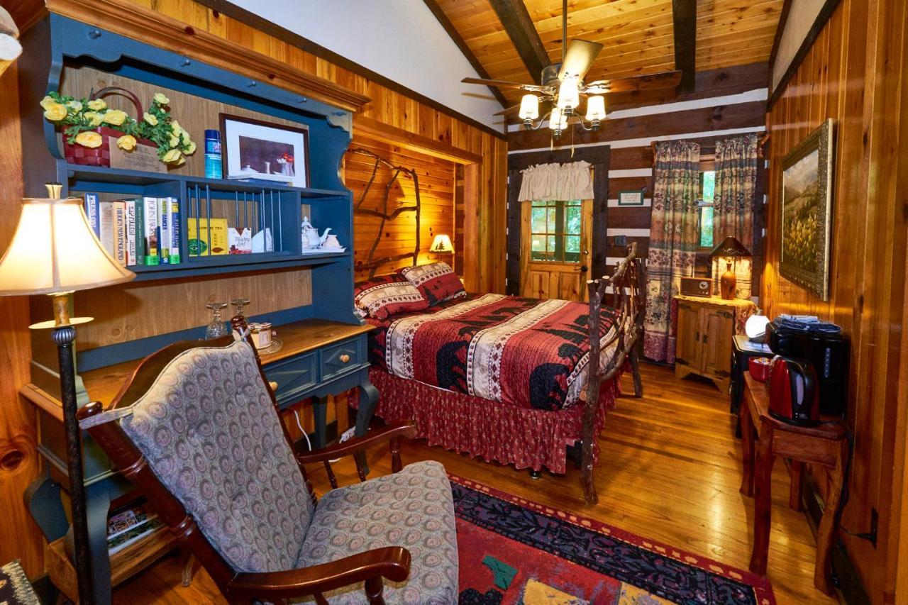 Creekwalk Inn Bed And Breakfast With Cabins Cosby エクステリア 写真