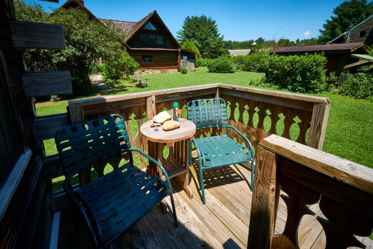 Creekwalk Inn Bed And Breakfast With Cabins Cosby エクステリア 写真