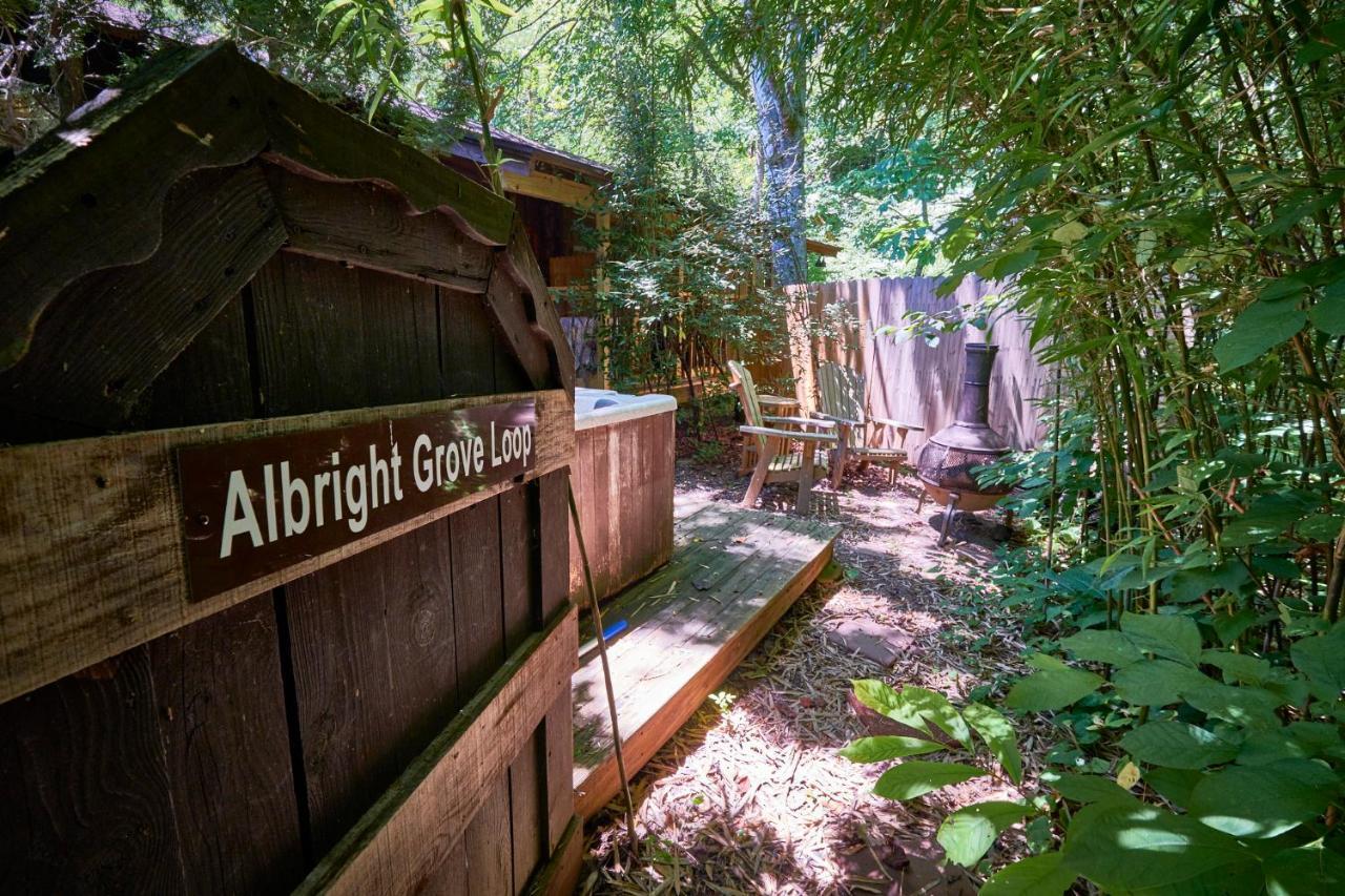 Creekwalk Inn Bed And Breakfast With Cabins Cosby エクステリア 写真