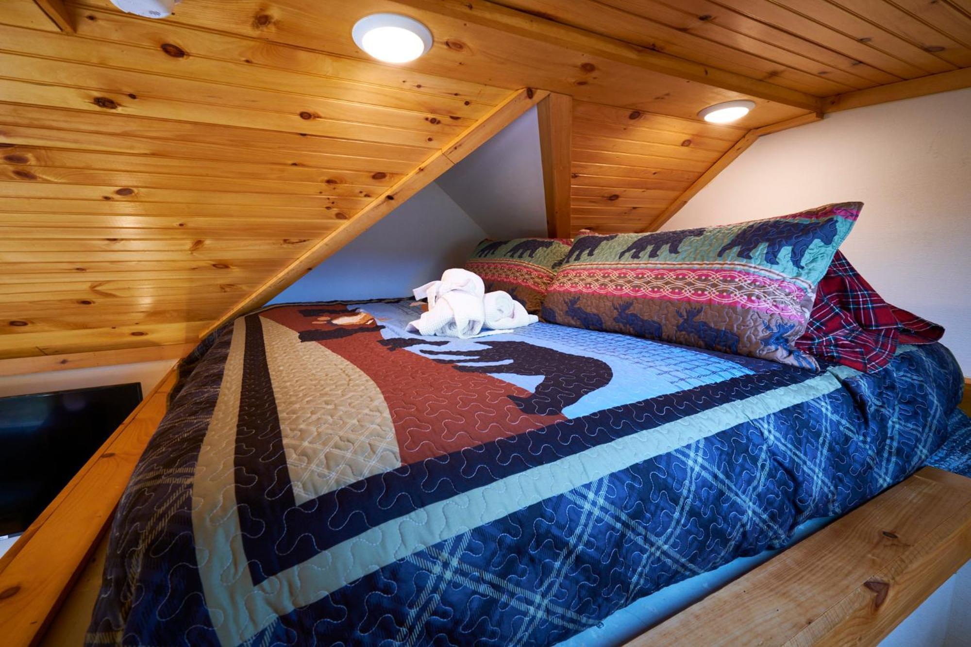 Creekwalk Inn Bed And Breakfast With Cabins Cosby エクステリア 写真